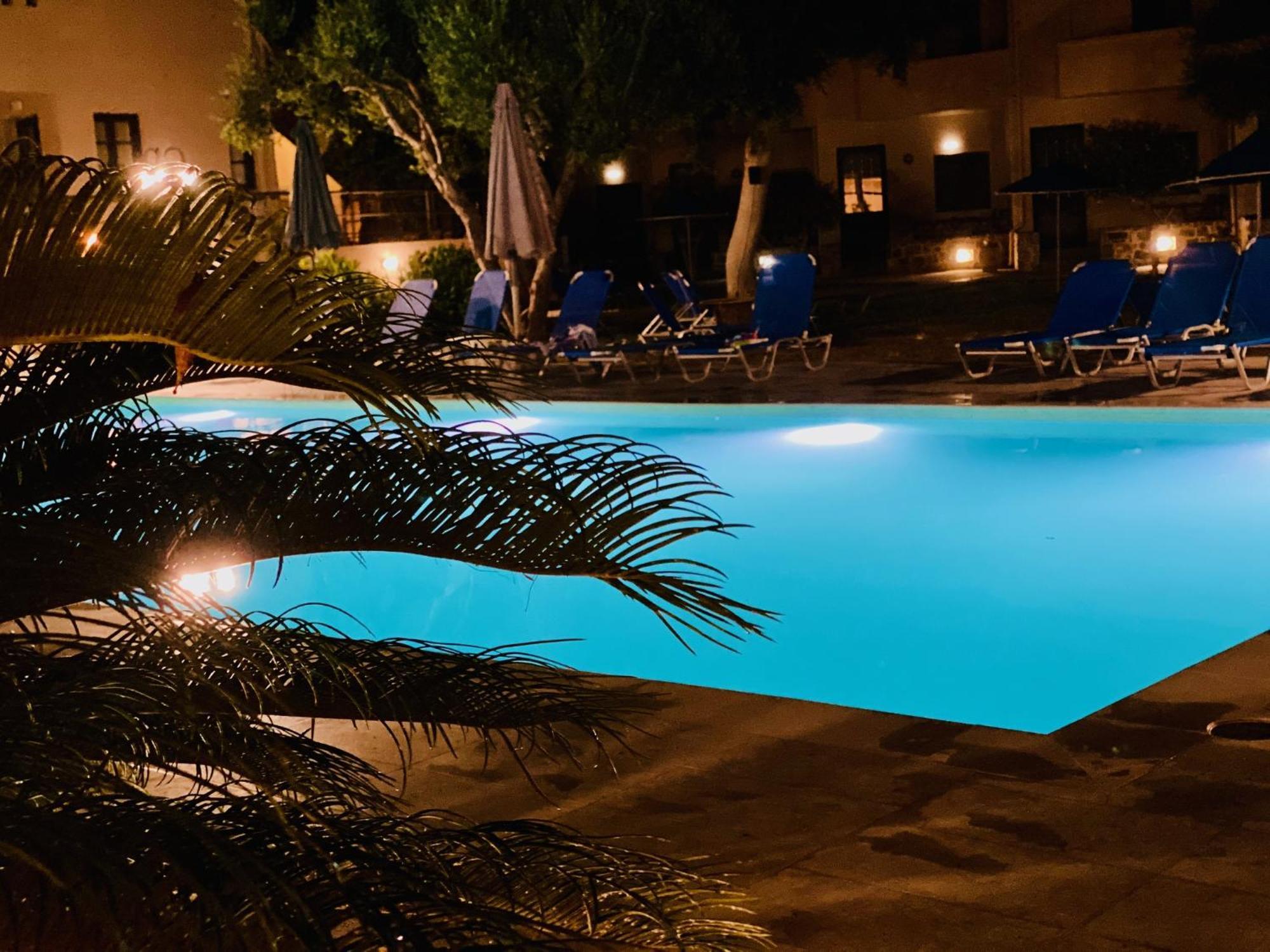 Creteco Hotel & Suites Gournes Gouvon Bagian luar foto