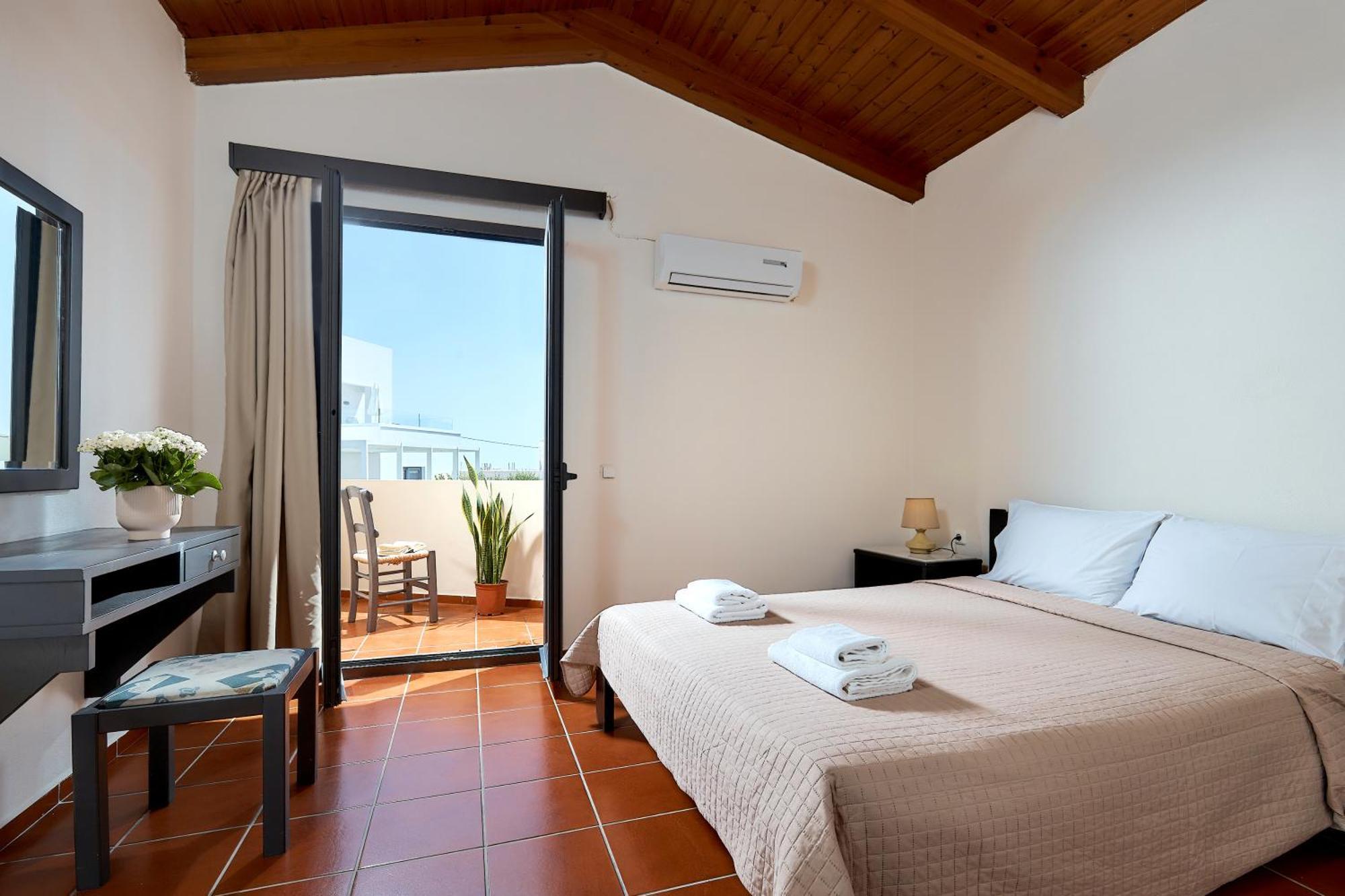 Creteco Hotel & Suites Gournes Gouvon Bagian luar foto