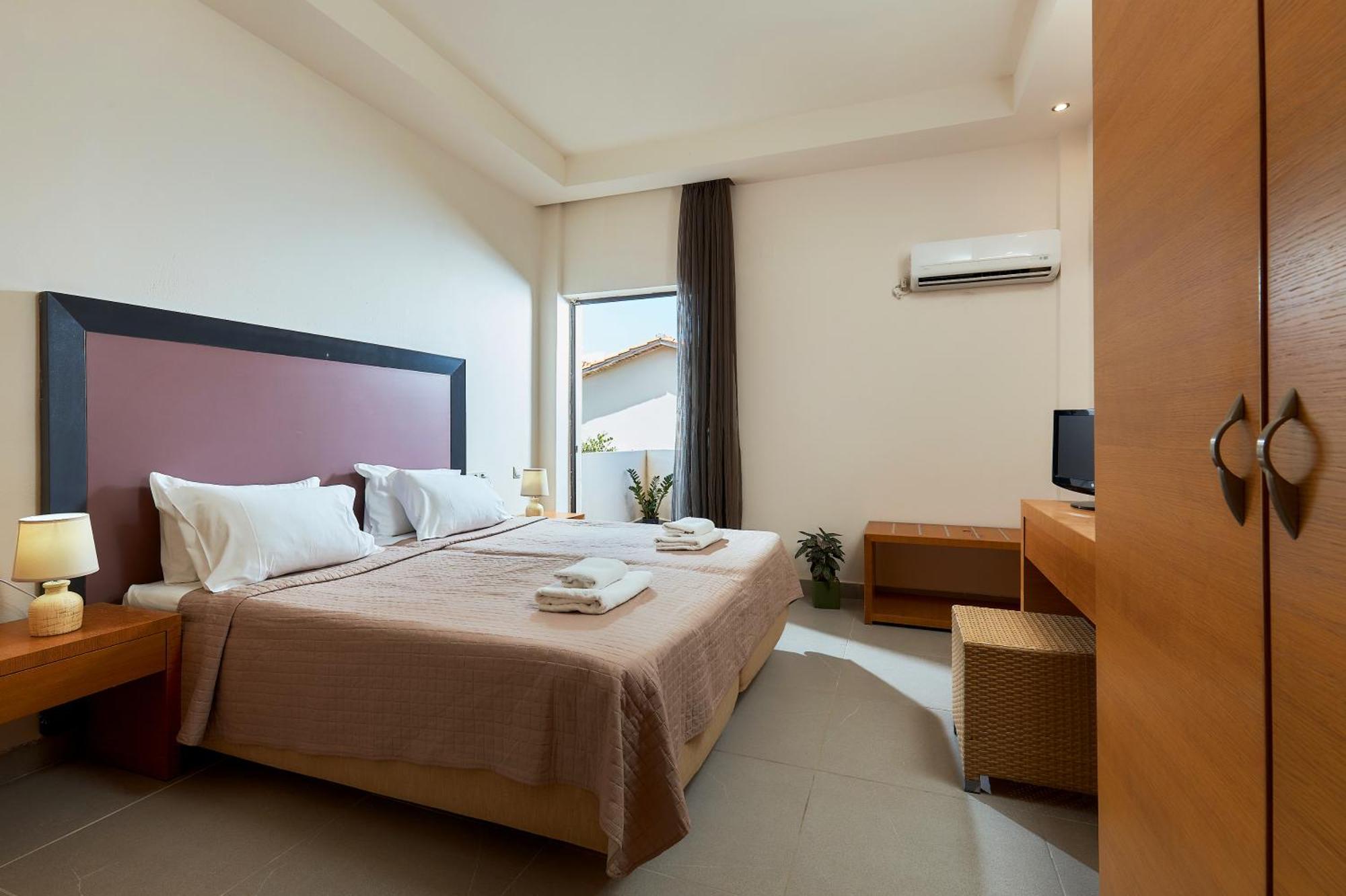Creteco Hotel & Suites Gournes Gouvon Bagian luar foto