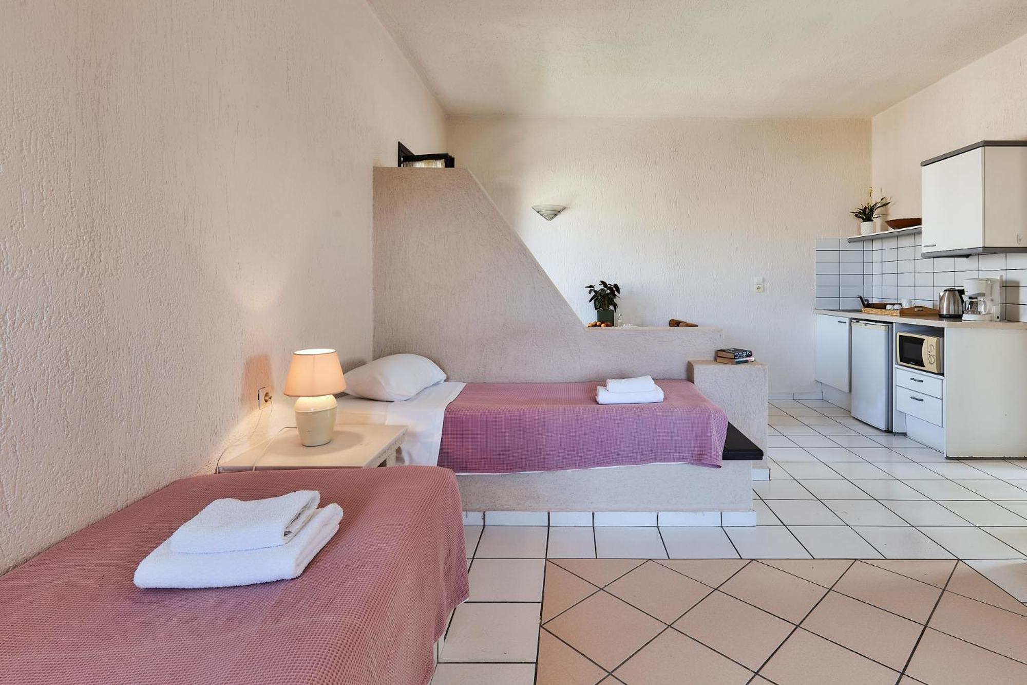 Creteco Hotel & Suites Gournes Gouvon Bagian luar foto