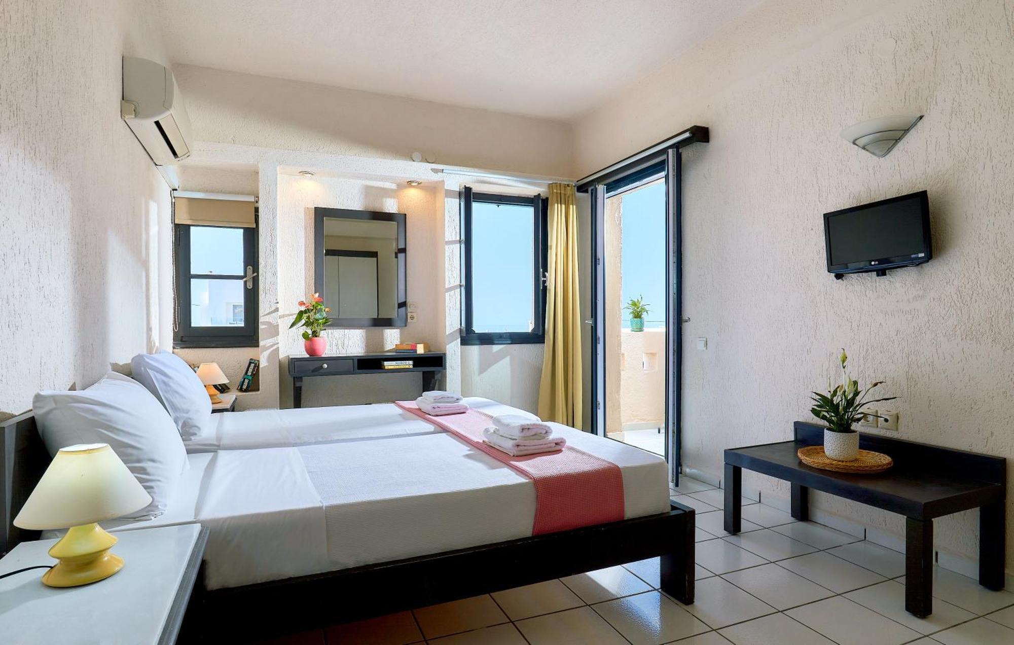 Creteco Hotel & Suites Gournes Gouvon Bagian luar foto