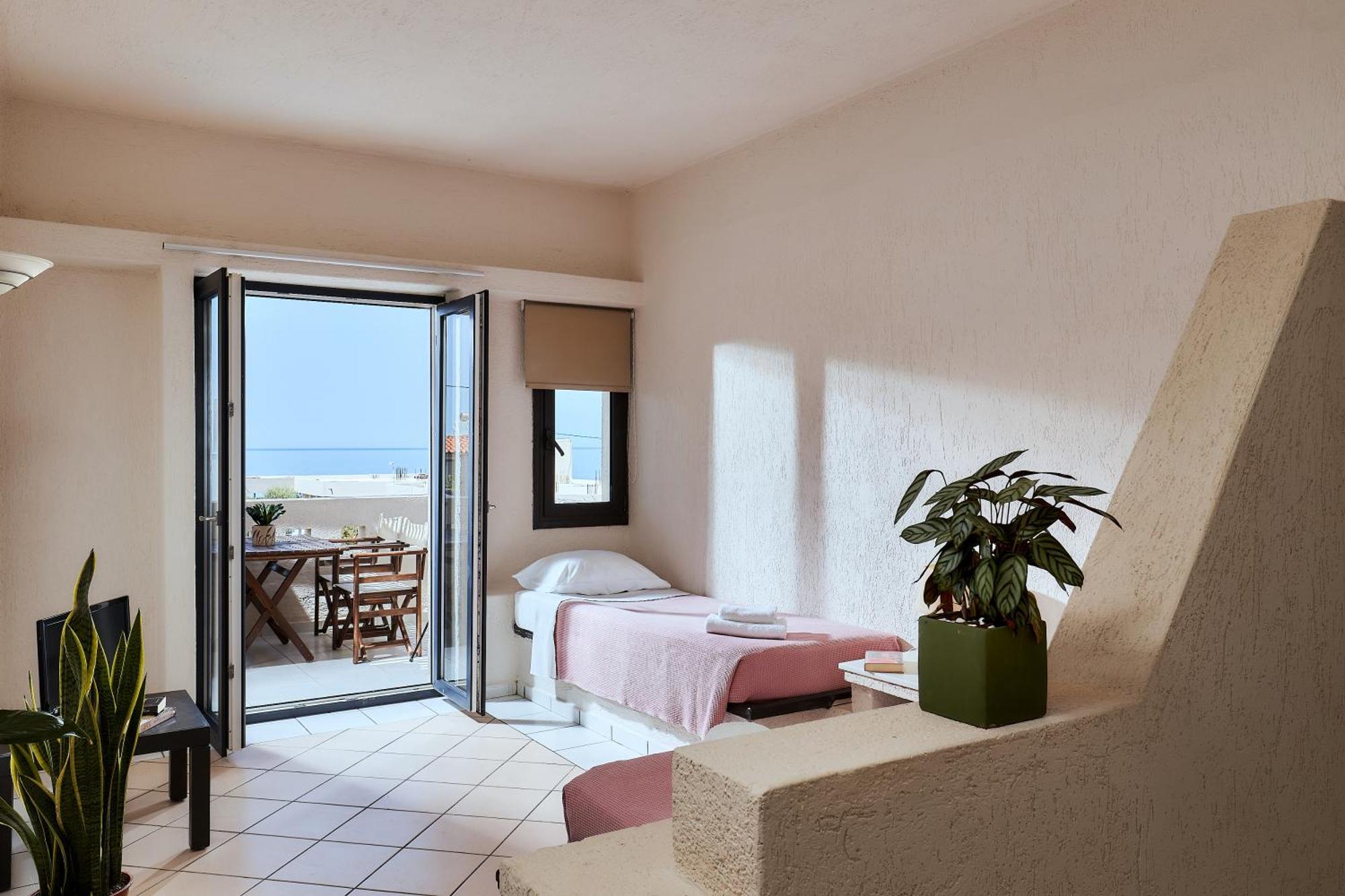 Creteco Hotel & Suites Gournes Gouvon Bagian luar foto