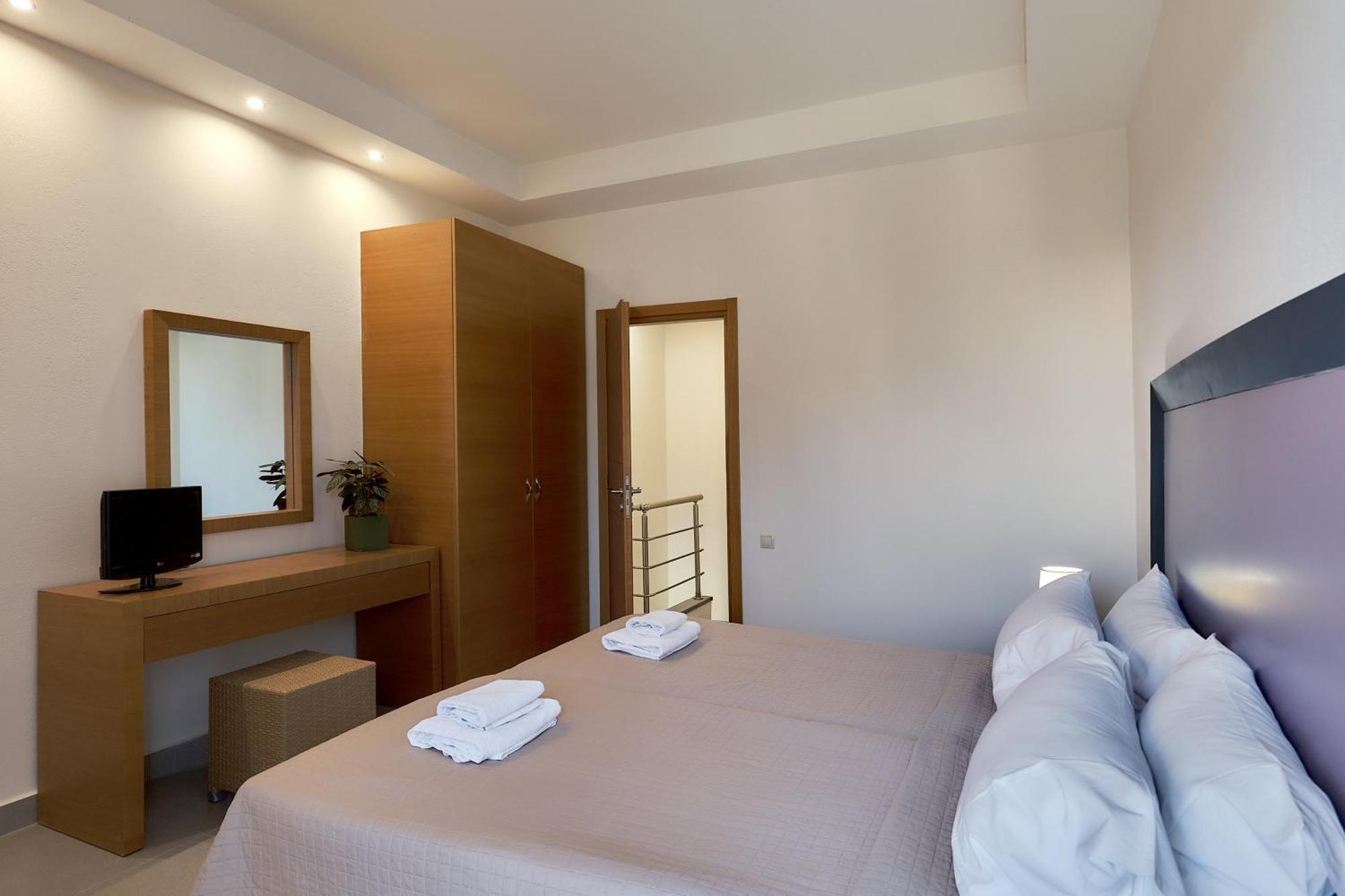 Creteco Hotel & Suites Gournes Gouvon Bagian luar foto