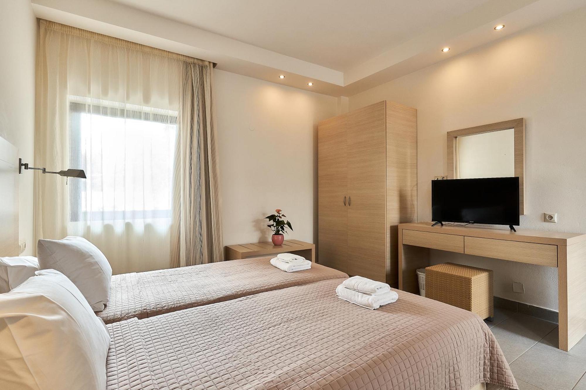 Creteco Hotel & Suites Gournes Gouvon Bagian luar foto