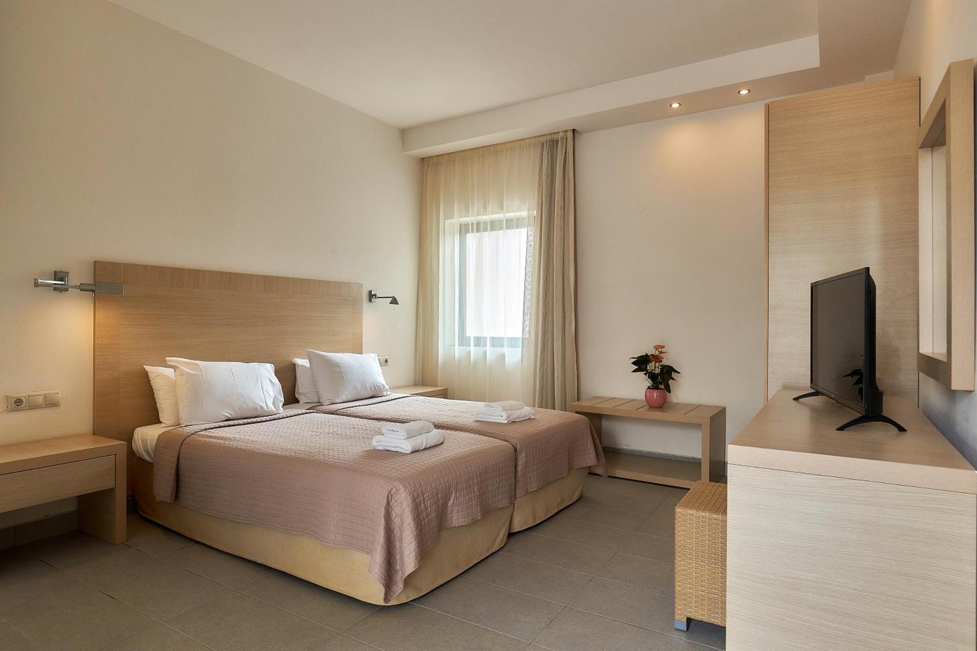 Creteco Hotel & Suites Gournes Gouvon Bagian luar foto